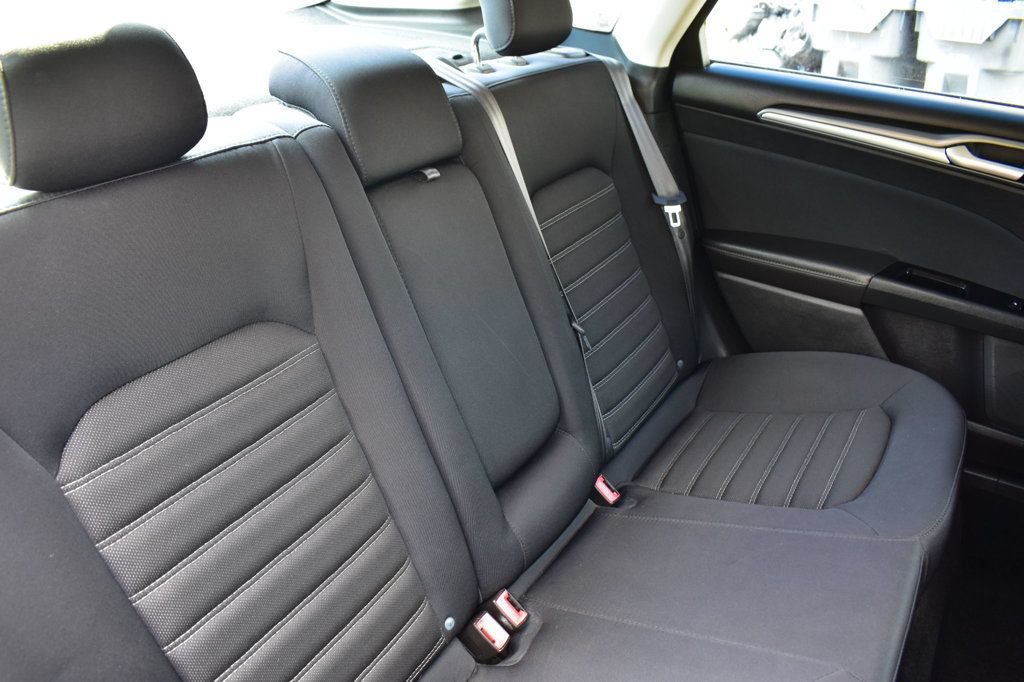 Used 2013 Ford Fusion SE FWD image 19
