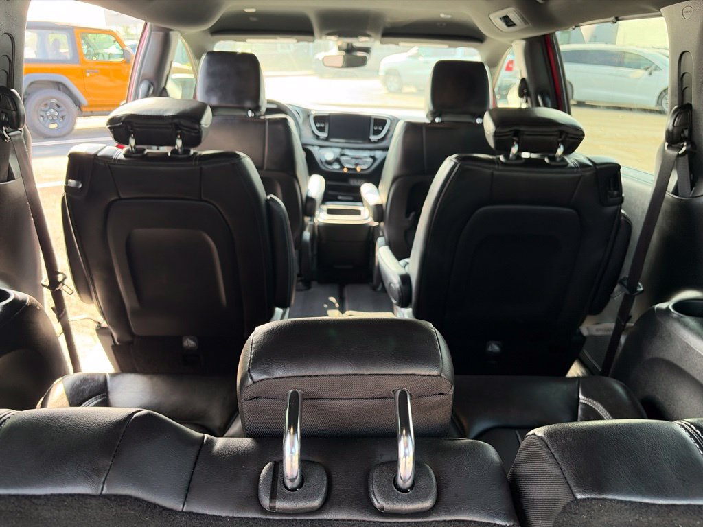 Certified 2025 Chrysler Pacifica Select FWD image 15