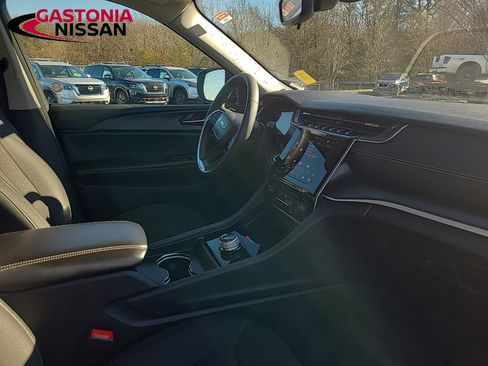 Used 2023 Jeep Grand Cherokee L Laredo image 21