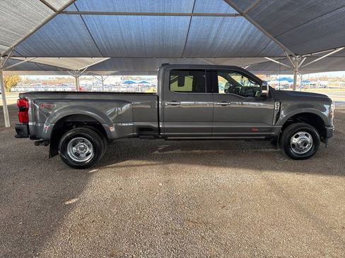 Used 2025 Ford F350 Platinum w/ Platinum Plus Package image 9