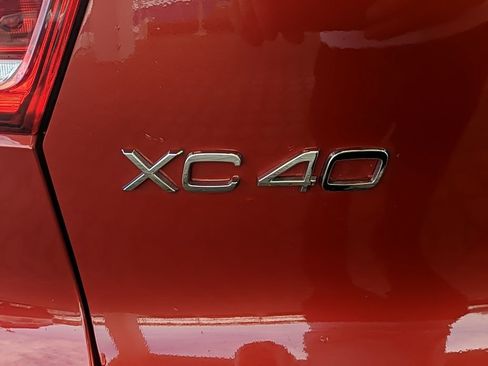 Used 2023 Volvo XC40 B5 Plus w/ Driver Assist Package AWD/4WD image 7