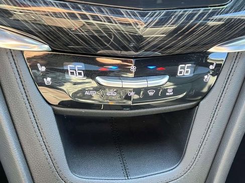 Used 2025 Cadillac XT6 Premium Luxury FWD image 34