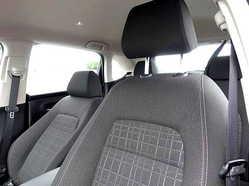 Used 2025 Honda HR-V LX image 10