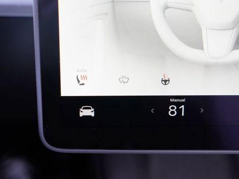 Used 2025 Tesla Model Y Long Range image 27