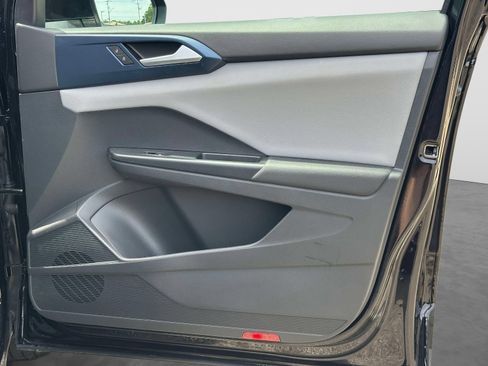 Certified 2023 Volkswagen Taos SE FWD image 9