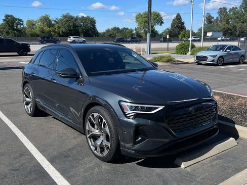 Used 2024 Audi Q8 e-tron Premium Plus w/ Premium Plus Package AWD/4WD image 9