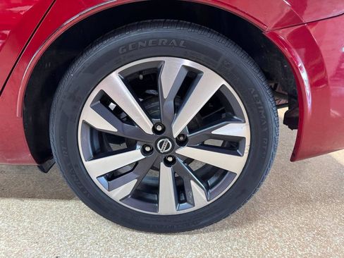 Used 2020 Nissan Versa SR FWD image 37