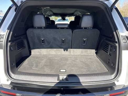 Used 2024 Chevrolet Traverse RS image 35