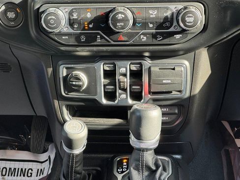 Used 2019 Jeep Wrangler Unlimited Sahara w/ Advanced Safety Group AWD/4WD image 14