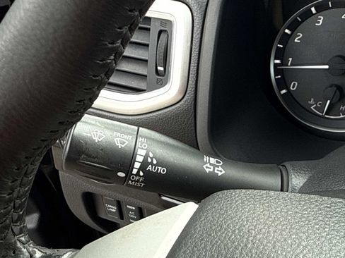 Used 2021 Nissan Titan SV w/ SV Convenience Package RWD image 40
