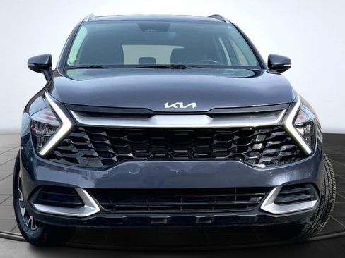 Used 2023 Kia Sportage EX image 3