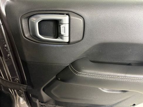 Used 2020 Jeep Wrangler Unlimited Sahara AWD/4WD image 15