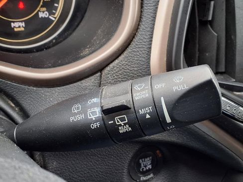 Used 2014 Jeep Cherokee Limited image 14