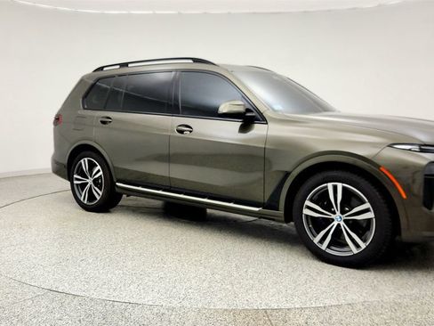 Used 2026 BMW X7 xDrive40i w/ M Sport Package AWD/4WD image 3