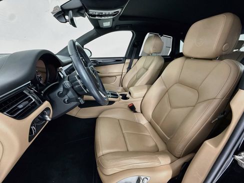 Certified 2021 Porsche Macan AWD/4WD image 5