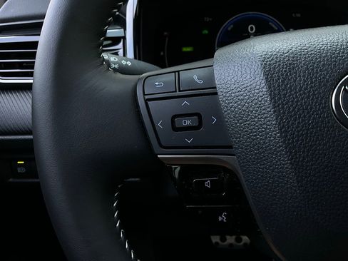 Used 2025 Toyota Camry SE w/ Convenience Package image 33