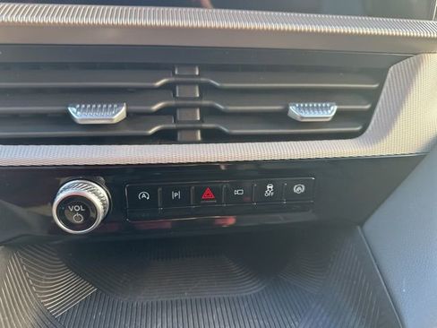 Used 2025 Ford Explorer Active w/ Active Comfort Package image 19