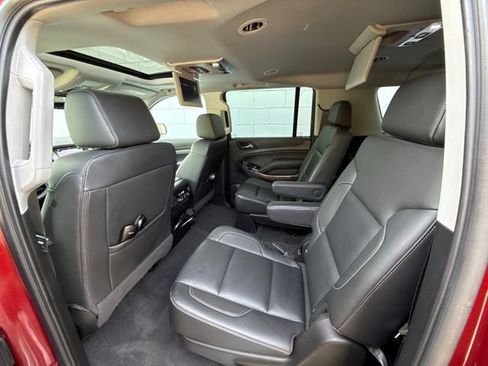 Used 2020 Chevrolet Suburban Premier AWD/4WD image 39