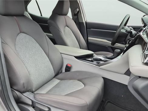 Used 2019 Toyota Camry FWD image 13