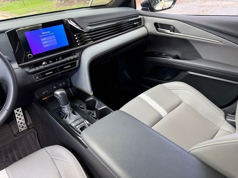 Used 2025 Toyota Camry SE FWD image 12