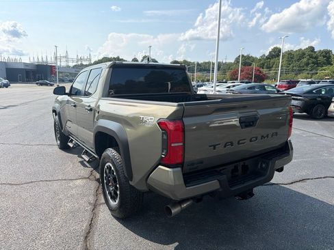 Used 2024 Toyota Tacoma TRD Off-Road AWD/4WD image 5
