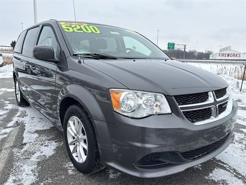 Used 2016 Dodge Grand Caravan SXT image 2