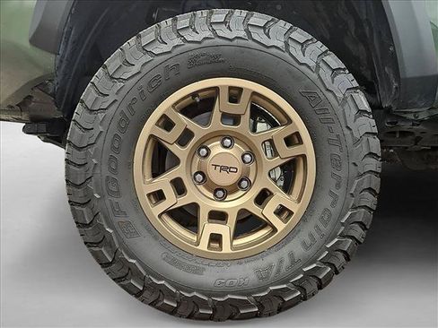 Used 2021 Toyota Tacoma TRD Off-Road w/ Technology Package AWD/4WD image 16