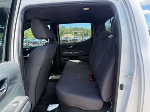 Used 2017 Toyota Tacoma TRD Off-Road w/ Premium & Technology Package AWD/4WD image 15