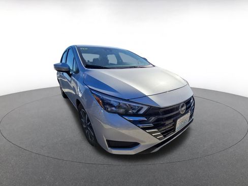 Used 2025 Nissan Versa SV image 3