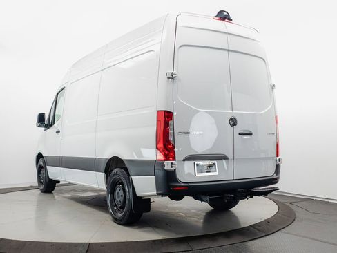 Used 2025 Mercedes-Benz Sprinter 2500 image 17