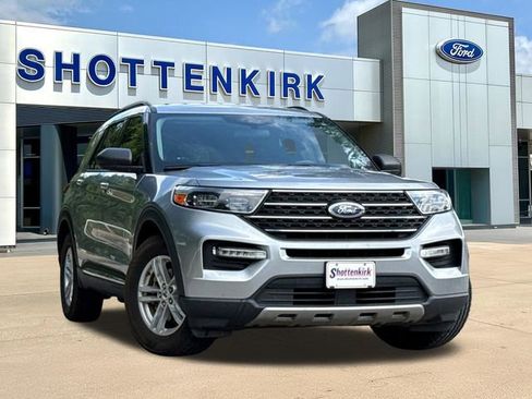 Used 2022 Ford Explorer XLT w/ Equipment Group 202A RWD image 1