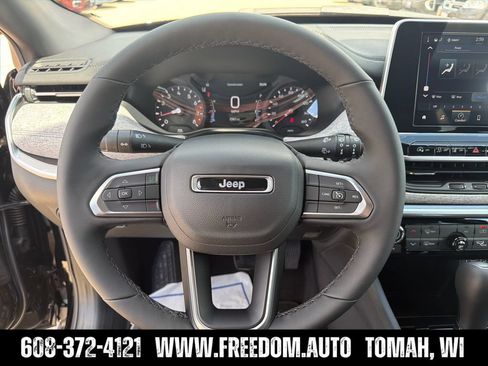 Used 2026 Jeep Compass Latitude AWD/4WD image 14