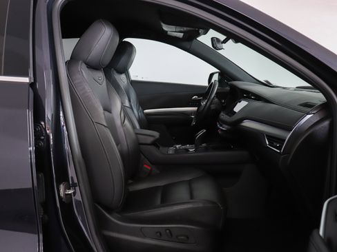 Used 2022 Cadillac XT4 Premium Luxury w/ Enhanced Visibility Package image 15