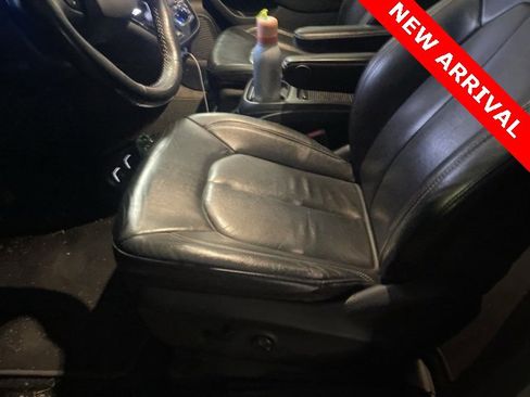 Used 2021 Chrysler Pacifica Touring-L w/ S Appearance Package image 7