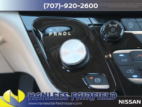 Used 2023 Chrysler Pacifica Touring-L FWD image 25