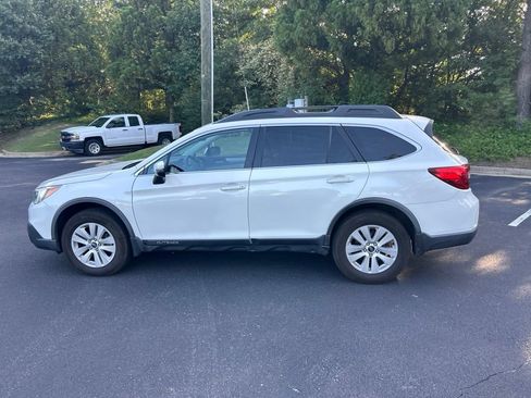 Used 2016 Subaru Outback 2.5i Premium AWD/4WD image 8