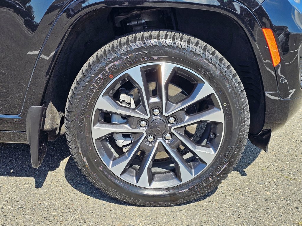 Used 2023 Jeep Grand Cherokee Overland w/ Advanced Protech Group III AWD/4WD image 10