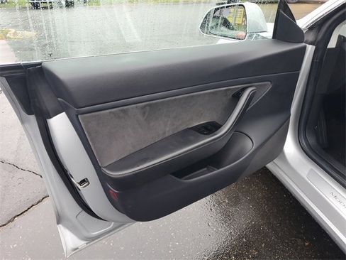 Used 2018 Tesla Model 3 image 6