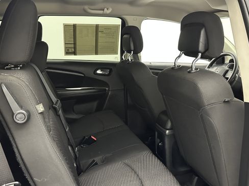Used 2018 Dodge Journey SE image 30
