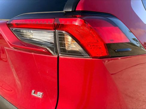 Used 2021 Toyota RAV4 LE image 30