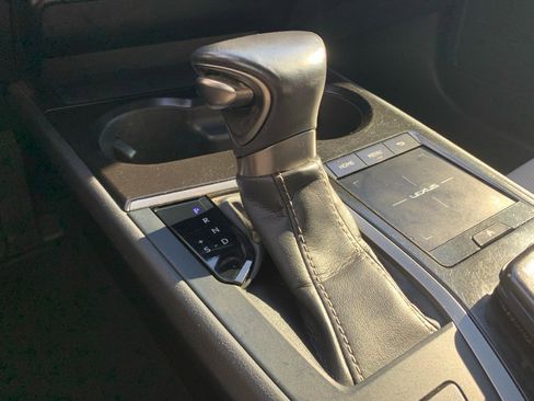 Used 2019 Lexus UX 250h image 28