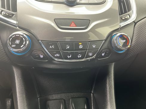 Used 2017 Chevrolet Cruze LT w/ Convenience Package image 20
