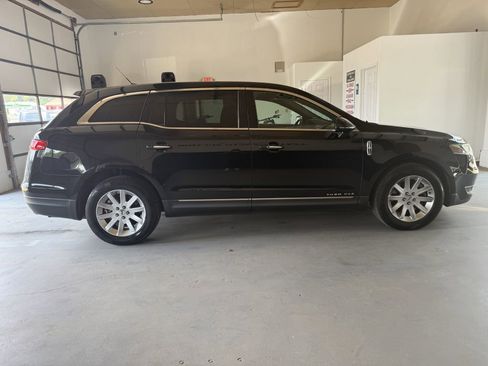 Used 2016 Lincoln MKT AWD image 2