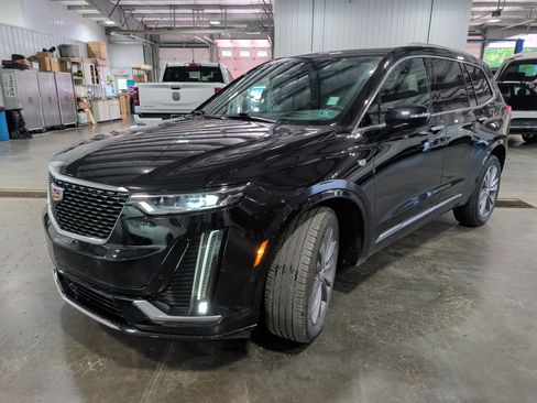 Used 2025 Cadillac XT6 Premium Luxury w/ Technology Package AWD/4WD image 6