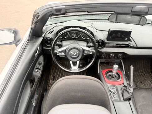 Used 2020 MAZDA MX-5 Miata Sport RWD image 23