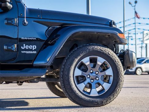 Used 2018 Jeep Wrangler Unlimited Sahara image 9