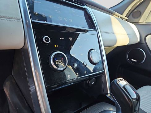 Used 2020 Land Rover Discovery Sport SE R-Dynamic image 24