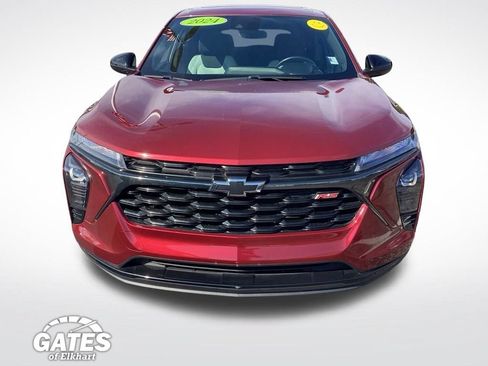 Used 2024 Chevrolet Trax RS w/ Sunroof Package FWD image 2