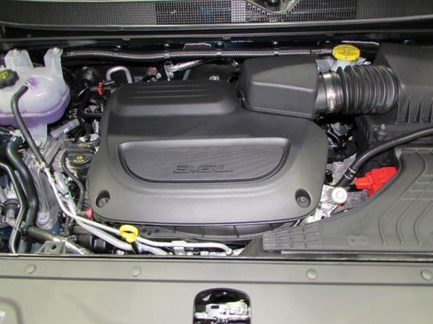 New 2025 Chrysler Pacifica Select image 9