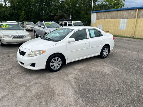 Used 2010 Toyota Corolla LE FWD image 2